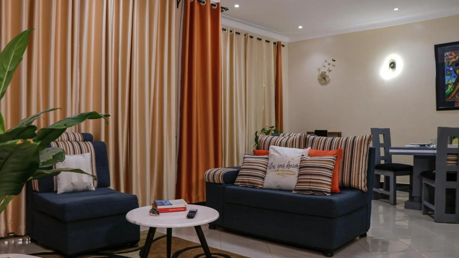Sunset View Apartment In 캄팔라 0*,