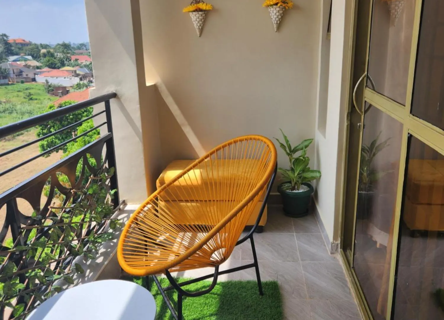 Sunset View Apartment In 캄팔라
